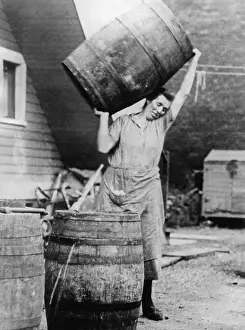 Lifts: Working woman in the USA, 1925