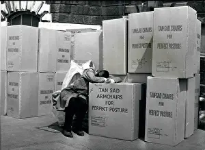 Comfortably: Workman with boxes of perfect posture armchairs