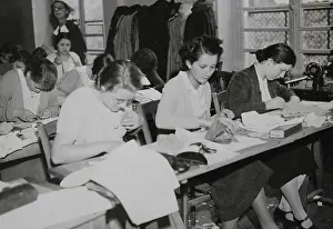 Midinettes: Workshop of the Parisian seamstresses
