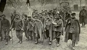 Limping: World War 1. Defeated and wounded Russians limping