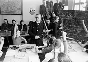 Schoolkids: World War II - Children's Evacuation Program 1944