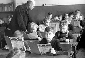 Schoolkids: World War II - Children's Evacuation Program 1944