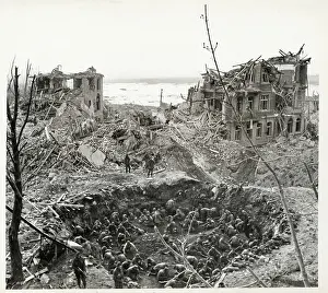 Wesel: World War II Wesel - German prisoners in shell hole