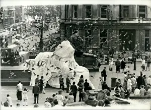 Unwrapped: Wrapped up lion, Yoko Ono art project, Trafalgar Square