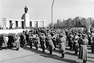 59th: Wreath-laying ceremony at Soviet monument in West-Berlin