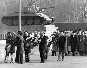 59th: Wreath-laying ceremony at Soviet monument in West-Berlin