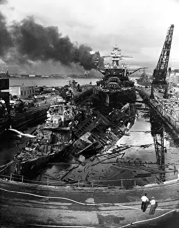 Downes: The wreckage of the destroyers USS Downes (left)