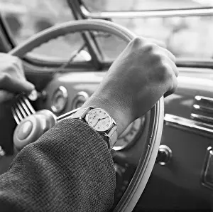 Prim: Wrist watch - driver - steering wheel