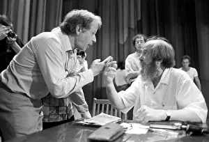 Stay: Writer Aleksandr Solzhenitsyn returns to Russia, 1994