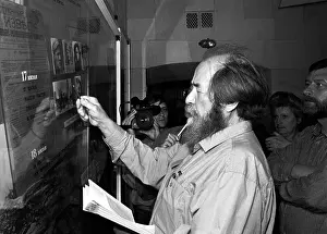 Aleksandr: Writer Aleksandr Solzhenitsyn returns to Russia, 1994