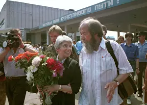 Stay: Writer Aleksandr Solzhenitsyn visits Yaroslavl, 1994