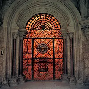 Heiligenkreuz: Wrought iron gate to the fountain house
