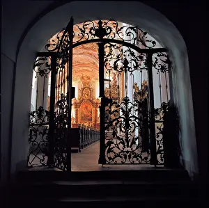 Metten: Wrought iron grid of the minster