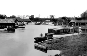 Staithe: Wroxham, King's Head Staithe c1940