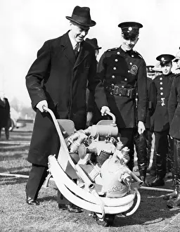Scammell: Ws Morrison at firefighting demonstration, WW2