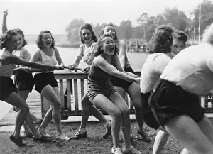 Leisures: WW II - women at the front 1943