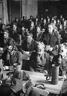 Blitzmadchen: WW II - women at the front 1943