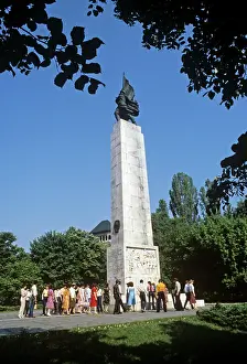 Korzin: WW memorial to Soviet soldiers in Bucharest, 1985