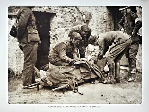 Stretchers: WW1 - Arrival of wounded soldier on stretcher