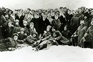 Truce: WW1 - Eastern Front - Russian and German soldiers fraternise