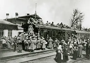 Departs: WW1 - Eastern Front - Soldiers Board train for the front