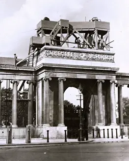 Apsley: WW1 - Hyde Park Corner - converted to mount searchlights