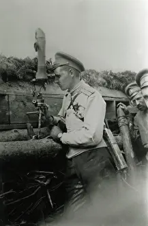 Periscope: WW1 - Russian Front - Officer using a trench periscope