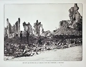 Templars: WW1 - Soldiers in front the Templar's Tower in ruins