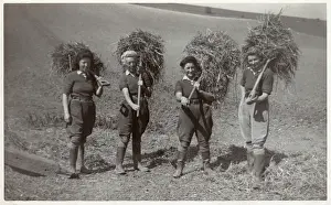 Pitchfork: WW2 - British Land Girls at work