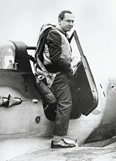 Cockpits: WW2 Fighter Air Ace Squadron Leader E.J Gracie Climbing ?