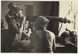 Relating: WW2 - Vickers machine gun crew
