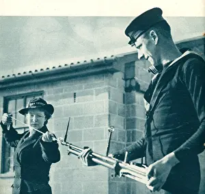 W.r.n.s: WW2 W.R.N.S. Barrel Cleaning