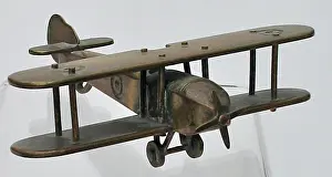 Roundels: WWI biplane with machine-made roundels on wings
