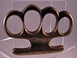 Knuckleduster: WWI brass knuckleduster of Sergeant Duffen