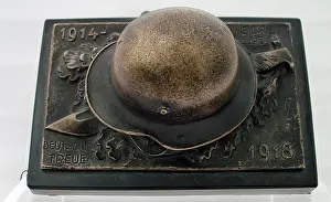 Helden: WWI German commemorative desk ornament
