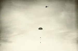 Parachuting: WWI, Paratrooper, Italy