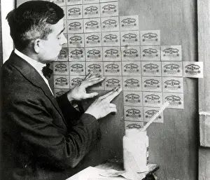 Bills: WWI, Post-War German Banknotes as Walllpaper