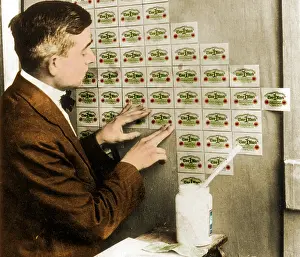 Bills: WWI, Post-War German Banknotes as Walllpaper