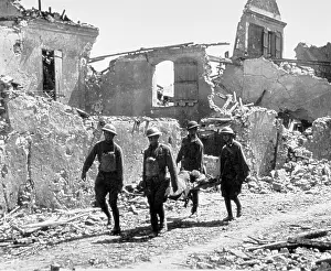 War Torn: WWI, Stretcher Bearers, 1918