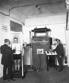 Stol: X-ray examination in Berlin, 1912