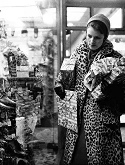 Buying: XMAS WINDOW SHOPPING