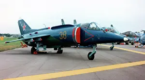 Farnborough: Yakovlev Yak-38M 38 Yellow