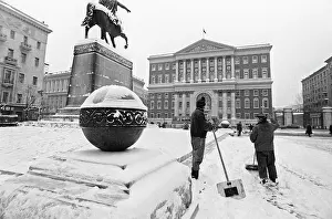 Sovetskaya: Yardmen in Moscow, 1989