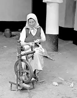 Publish: Yarn making - tradition - spinning wheel