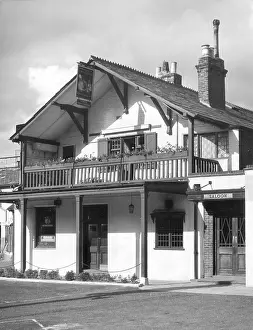 Rossinis: YE OLDE SWISS COTTAGE