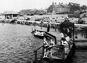 Yeadon: Yeadon Swimming Pool probably 1920s