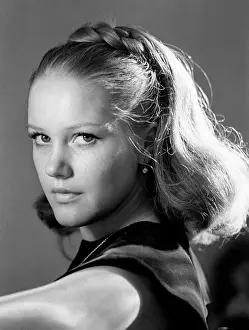 Yelena: Yelena Proklova, 1975