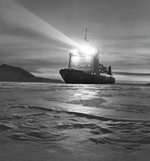 Icebreaker: Yermak nuclear-powered icebreaker, 1980