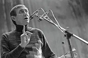 Yevtushenko: Yevgeny Yevtushenko, 1976