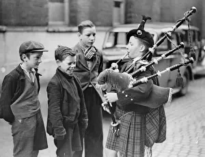 Bagpipe: Young bagpipe player